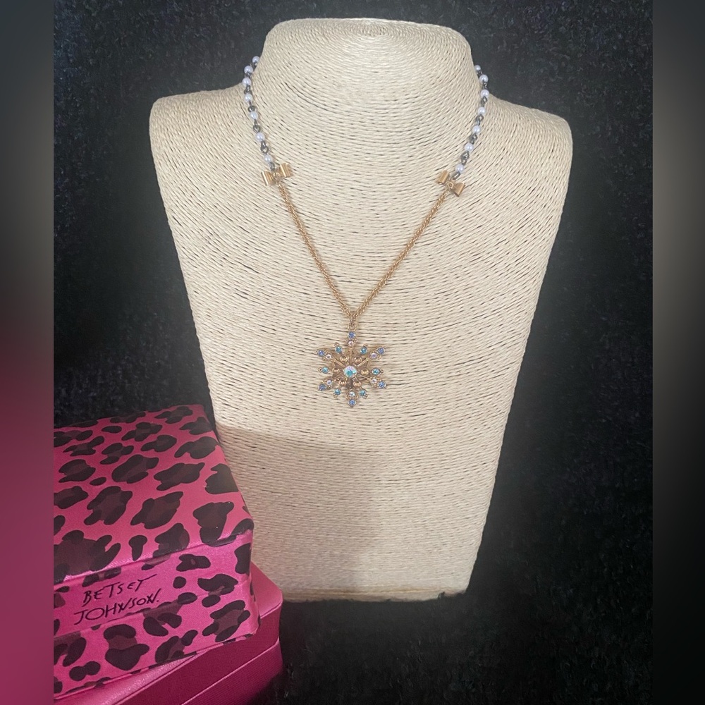 BETSEY JOHNSON Rhinestone Ice Blue Snow Flake With Pearl Studded NECKLACE